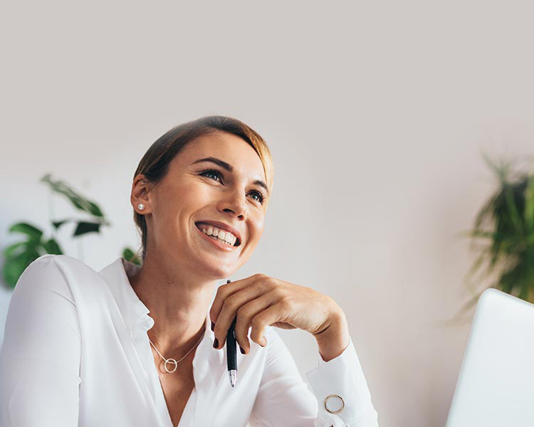 A smiling female hearing professional